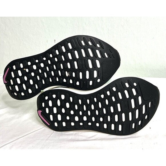 Nike Womens InfinityRN 4 Road Running Shoes Barely Mint Green Sz. 6 - Picture 3 of 6